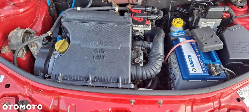 Lancia Ypsilon Y 1.4 16v Automatik Platino - 24