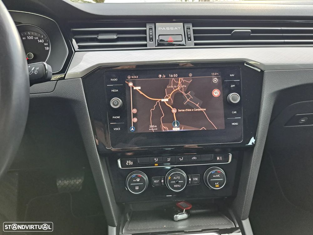 VW Passat 1.6 TDI Business DSG - 26