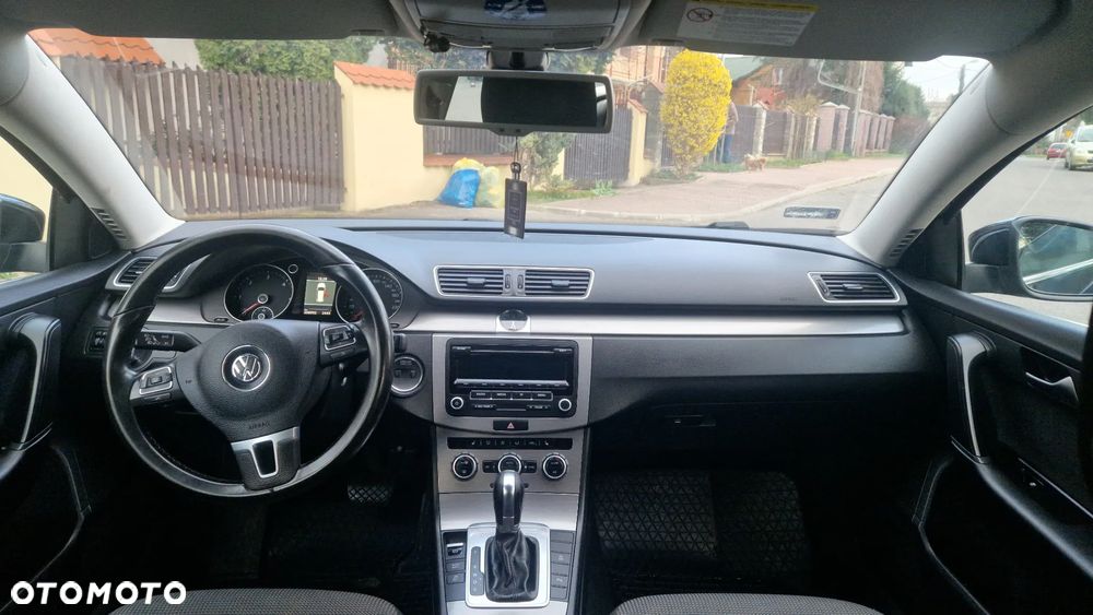 Volkswagen Passat - 11