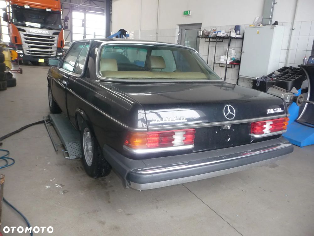 Mercedes-Benz W123 - 5