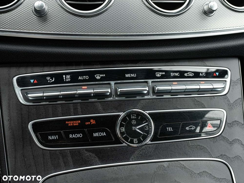 Mercedes-Benz Klasa E 220 d 4-Matic - 16