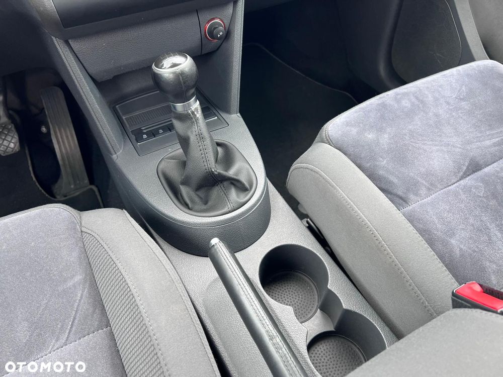 Volkswagen Touran 1.2 TSI STYLE - 25