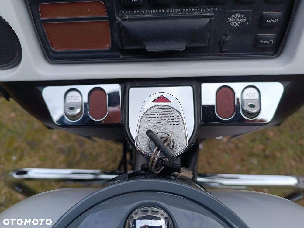 Harley-Davidson Touring Road Glide - 23