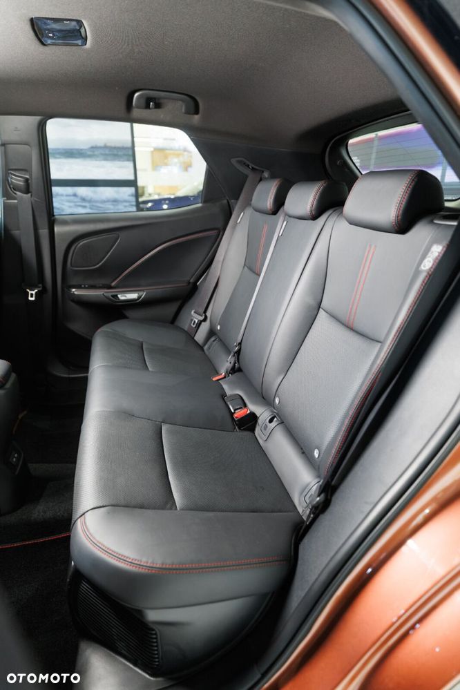 Lexus LBX 1.5 Hybrid Emotion - 17