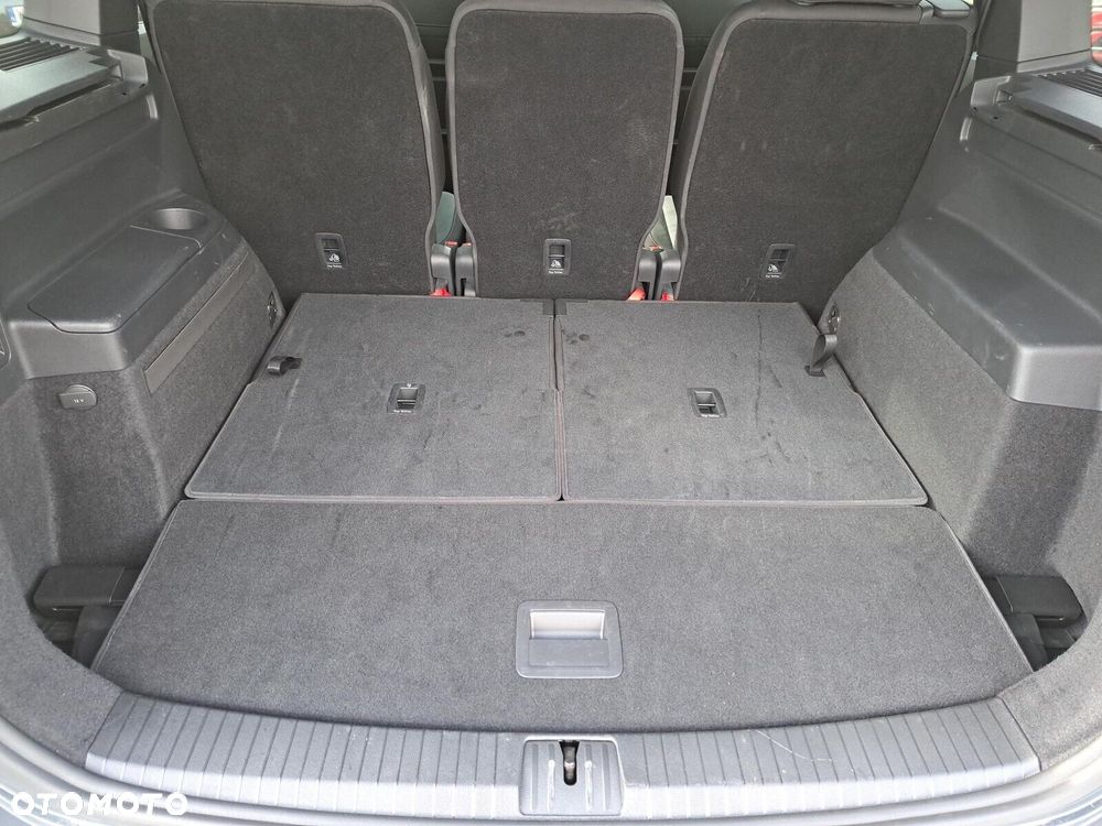 Volkswagen Touran - 17