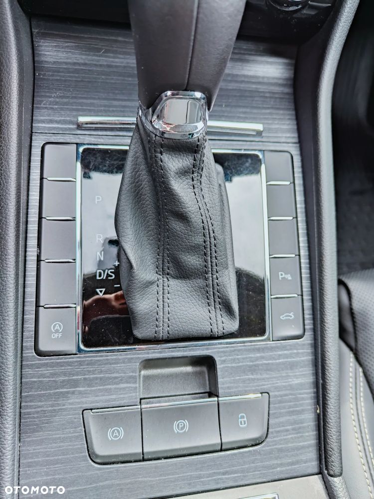 Skoda Superb 2.0 TDI DSG Premium Edition - 23