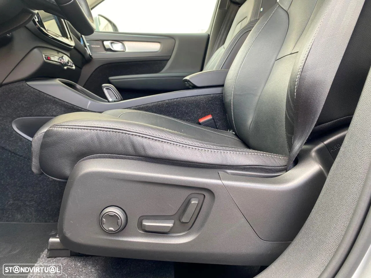 Volvo XC 40 2.0 D3 Momentum Plus Geartronic - 43