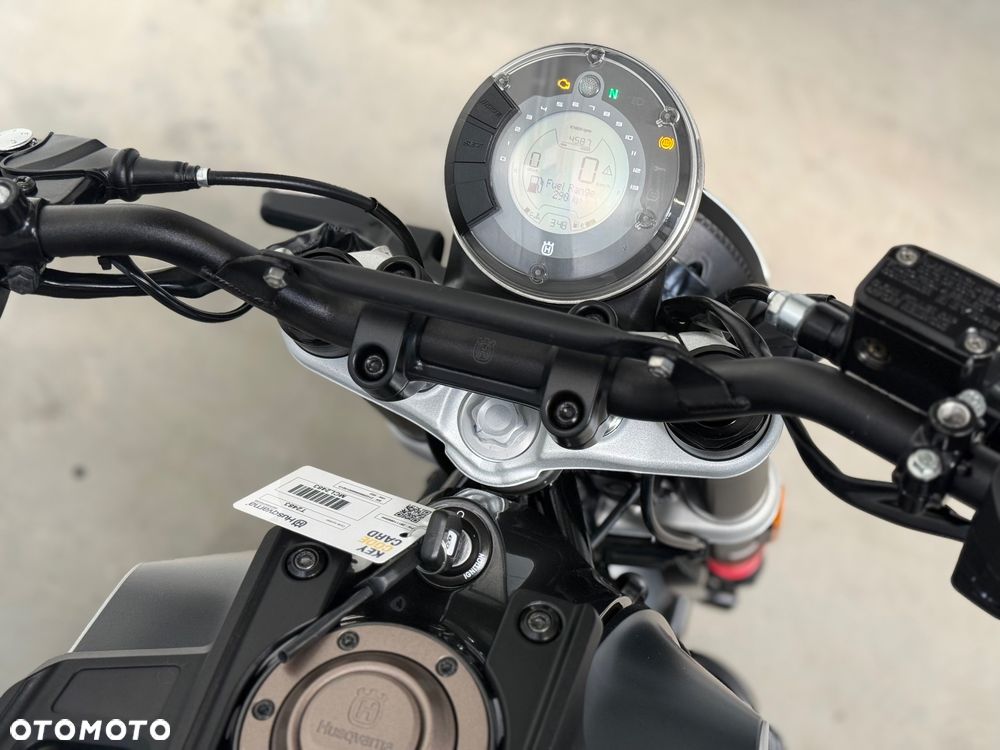 Husqvarna Svartpilen - 21