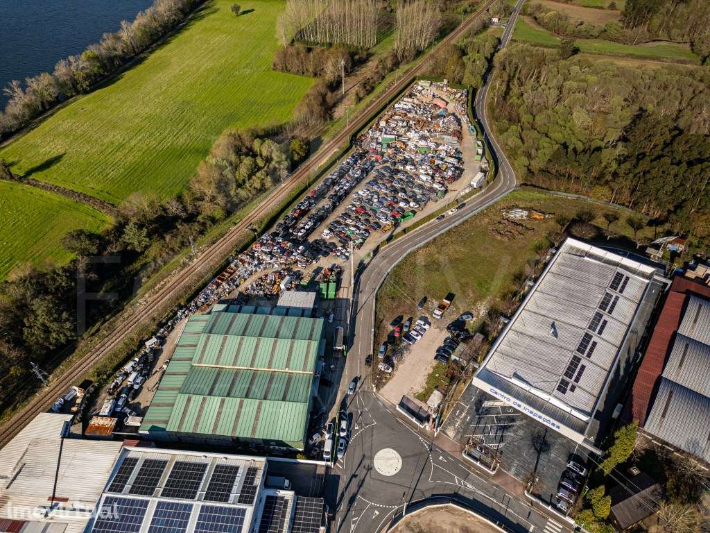 ARMAZÉM INDUSTRIAL DE RECICLAGEM - VILA NOVA DE CERVEIRA - Grande imagem: 2/54