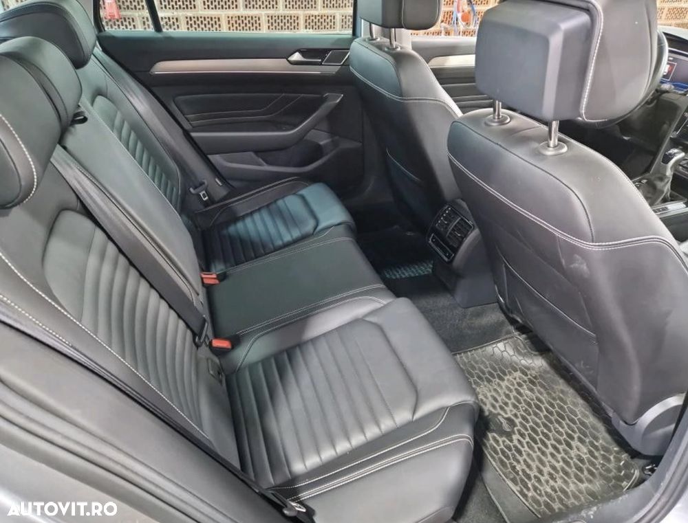 Volkswagen Passat 2.0 TDI SCR Elegance - 25