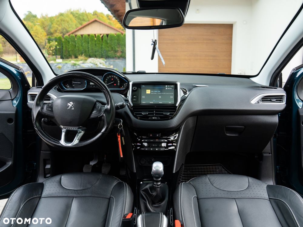 Peugeot 2008 1.2 Pure Tech Allure S&S - 27