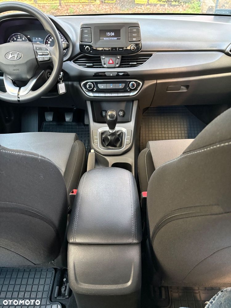 Hyundai i30 1.5 DPI Classic + - 26