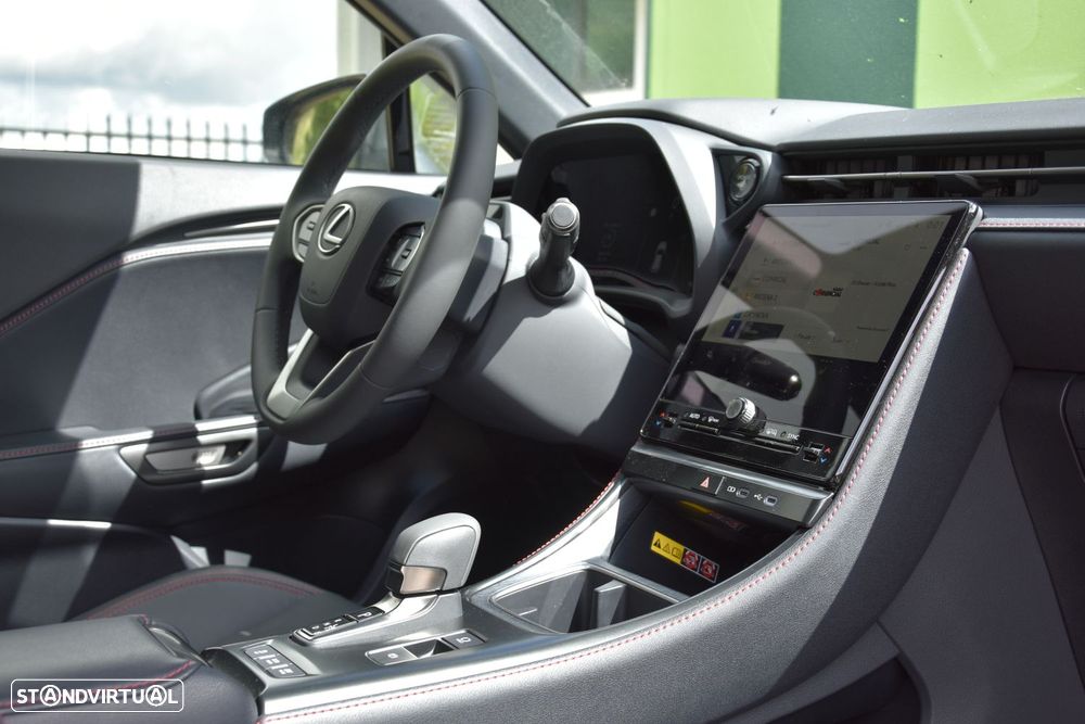 Lexus LBX Emotion - 15