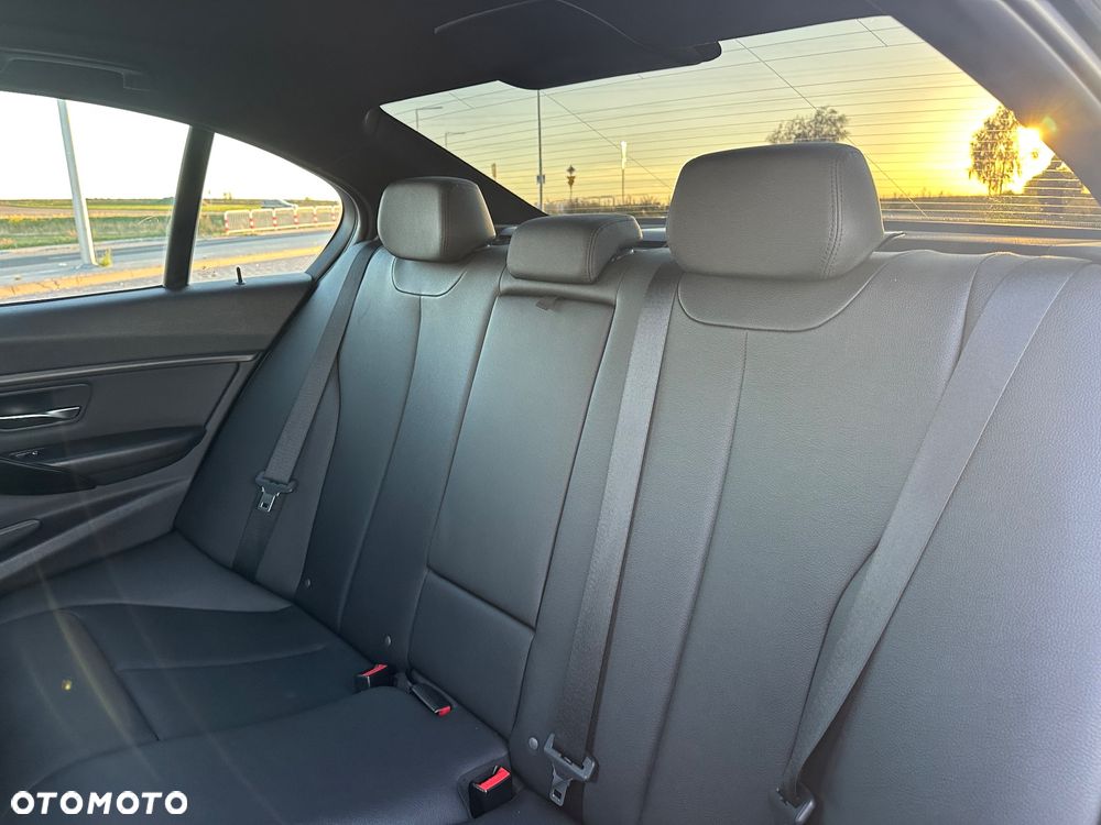BMW Seria 3 320i - 22