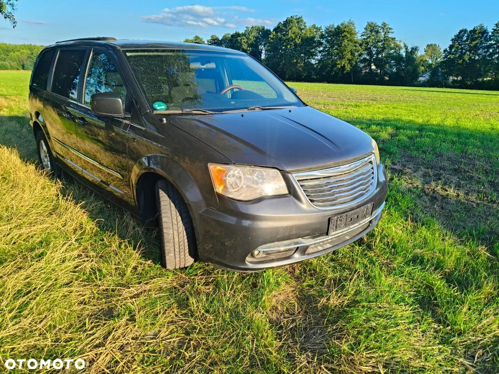 Chrysler Town & Country - 32