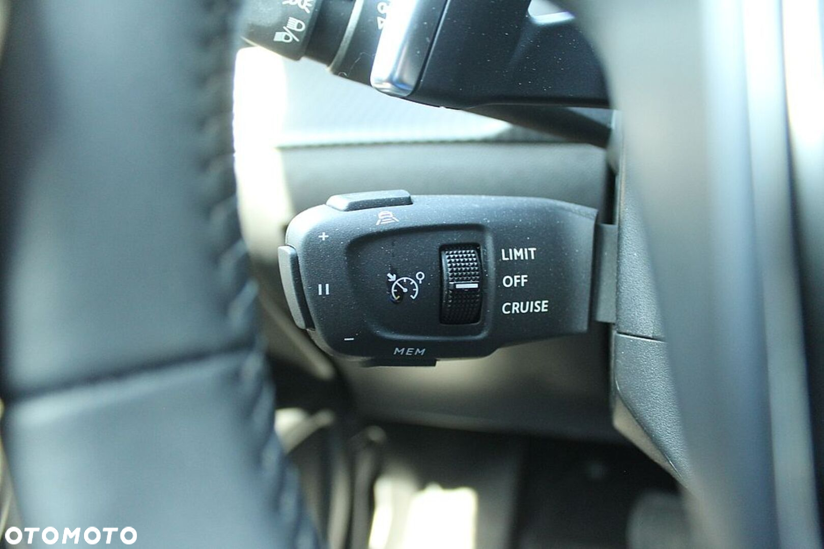 Peugeot 2008 1.2 PureTech Allure Pack S&S EAT8 - 33
