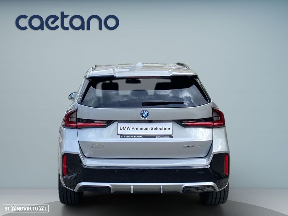 BMW iX1 eDrive20 Pack Desportivo M - 21