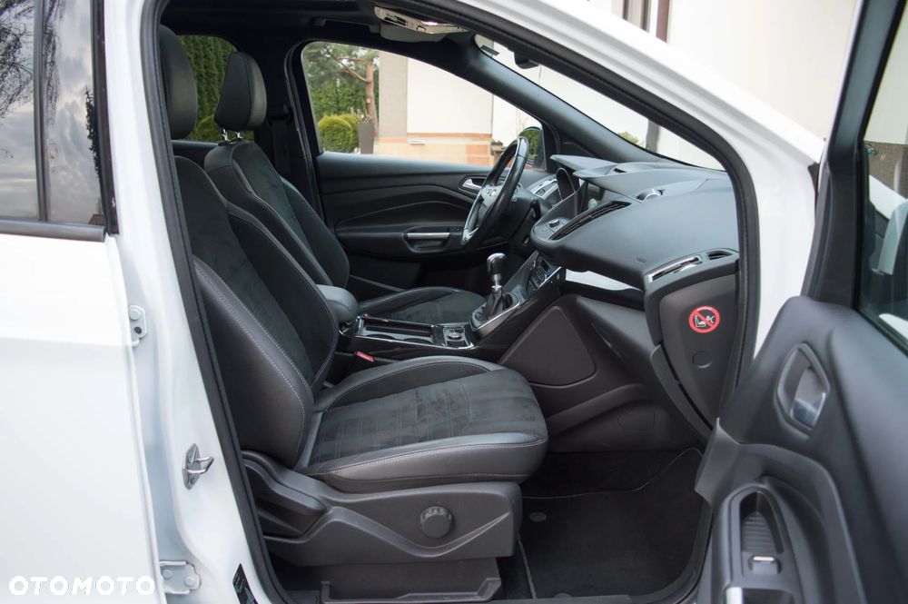 Ford Kuga 2.0 TDCi 4x4 ST-Line - 28