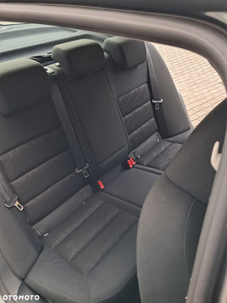 Skoda Octavia 1.6 Ambiente - 12