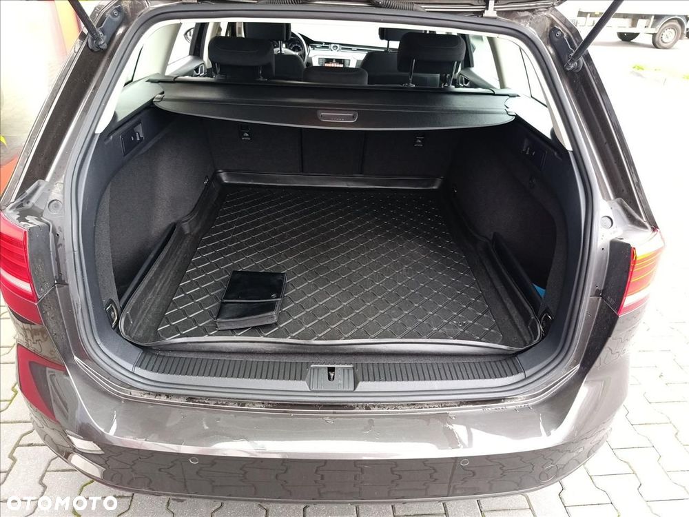 Volkswagen Passat - 17