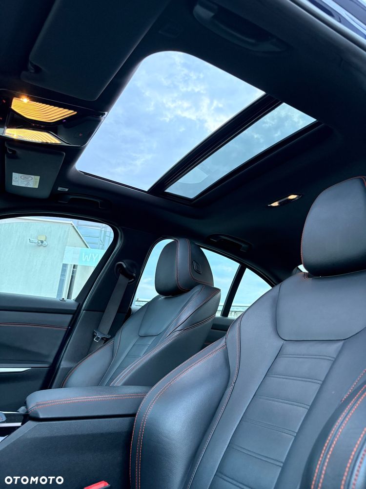 BMW Seria 3 330i - 11