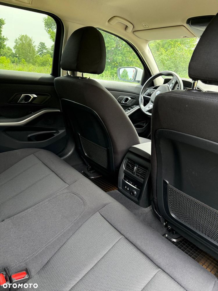 BMW Seria 3 318d - 8