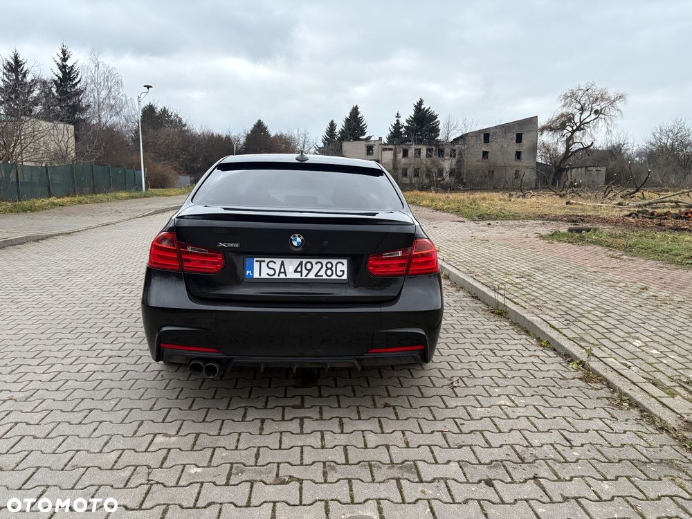 BMW Seria 3 320d xDrive DPF Edition Sport - 9