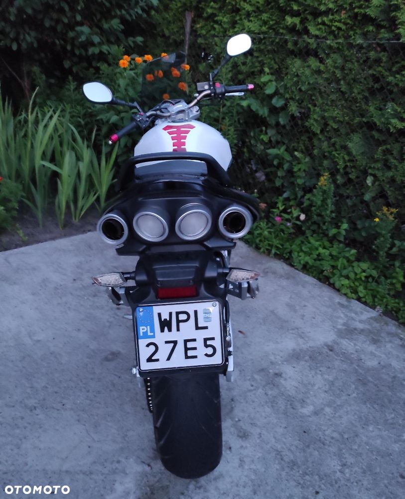 Suzuki GSR - 4