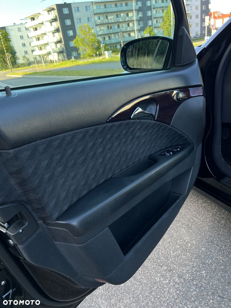 Mercedes-Benz Klasa E 270 CDI T Classic - 13