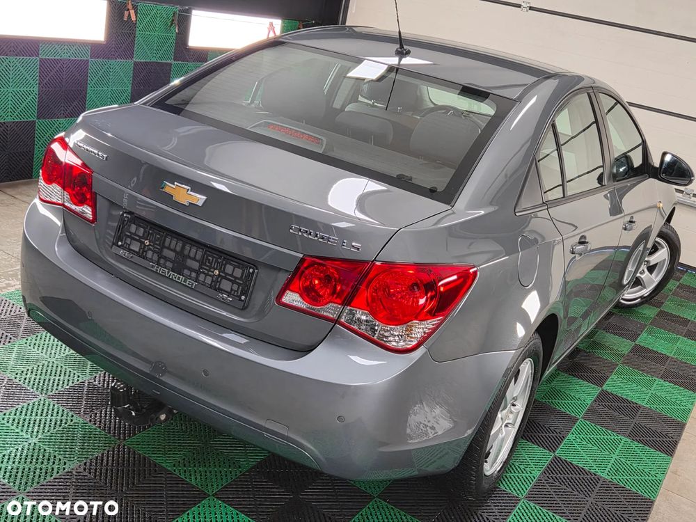 Chevrolet Cruze 1.6 LS+ - 11