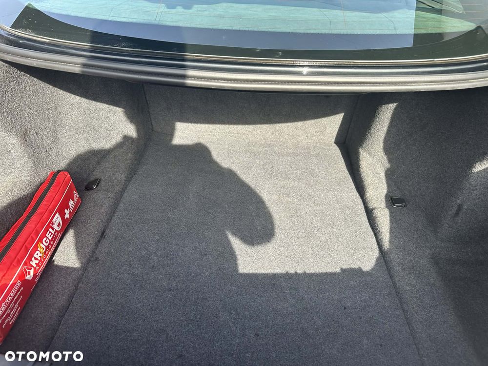 BMW Seria 6 650 i - 8