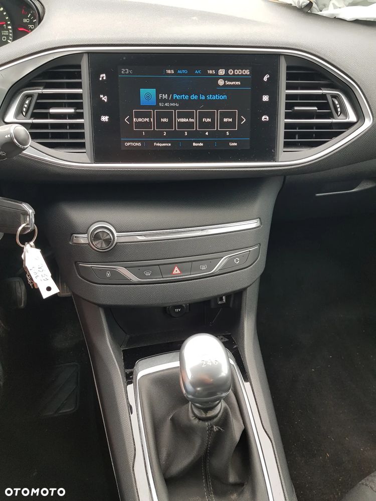 Peugeot 308 PureTech 110 Stop & Start Style - 11