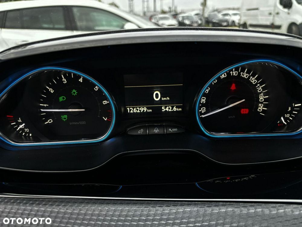 Peugeot 2008 1.2 Pure Tech Allure S&S - 8