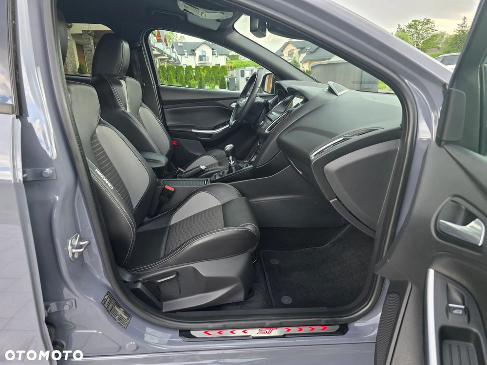 Ford Focus 2.0 EcoBoost ST-2 - 14