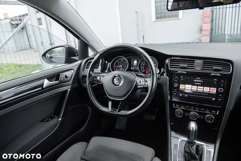 Volkswagen Golf - 29