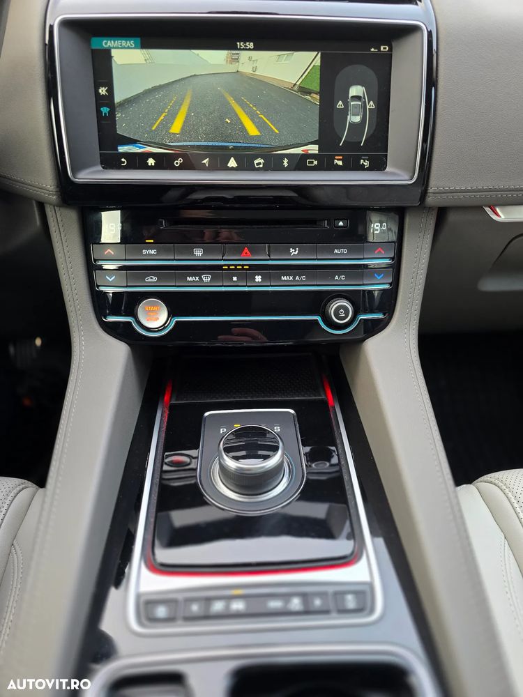 Jaguar F-Pace 30t AWD Portfolio - 13