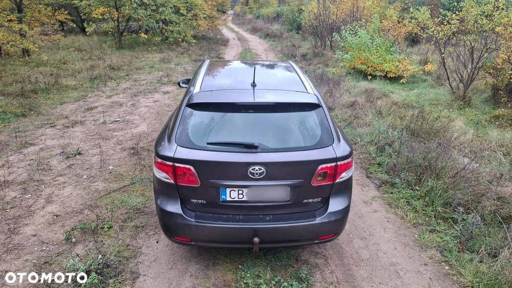 Toyota Avensis - 11