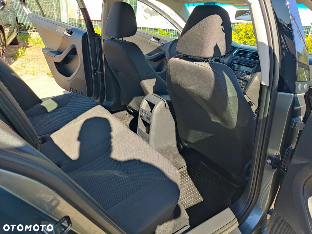Volkswagen Jetta - 24