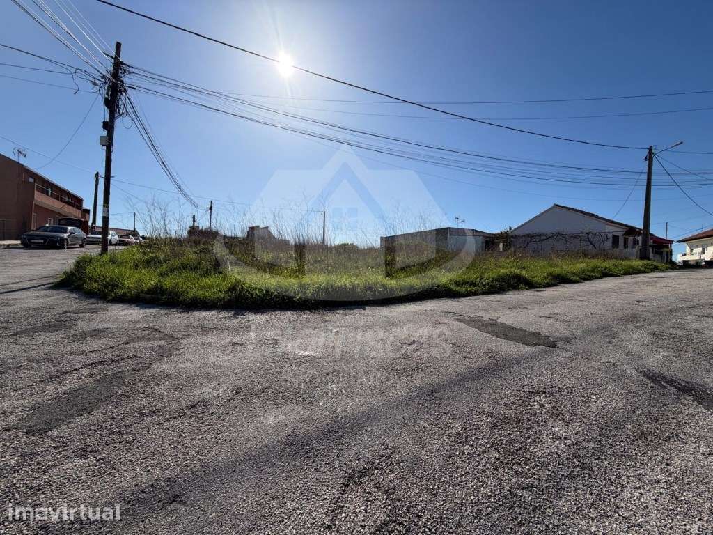 Terreno de gaveto com 224 m² no Alto de São Lourenço, Santa Iria de... - Grande imagem: 2/7