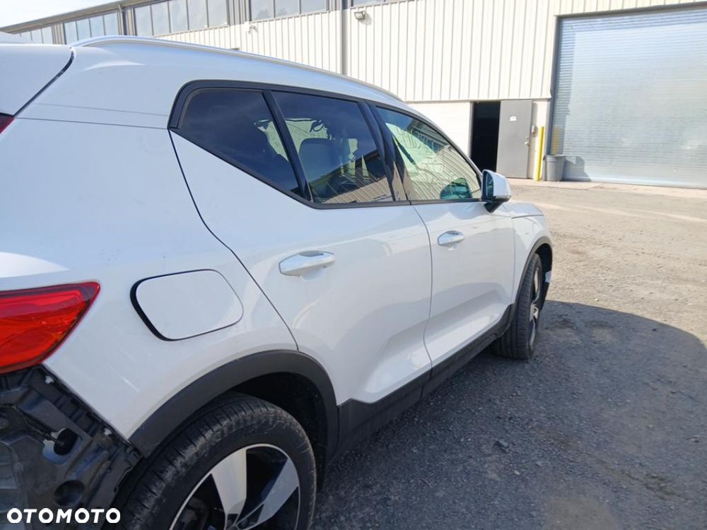 Volvo XC 40 T5 AWD Momentum - 23