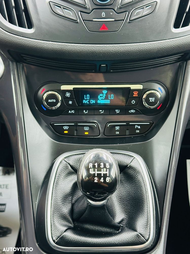 Ford Kuga - 32