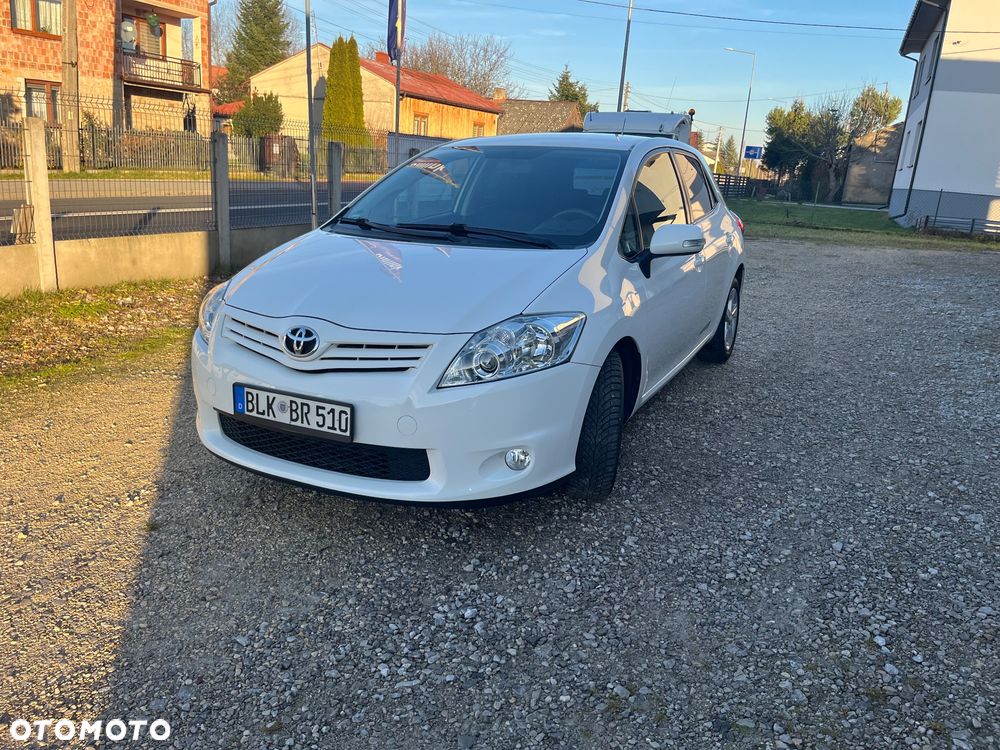 Toyota Auris 1.6 Valvematic Comfort - 1