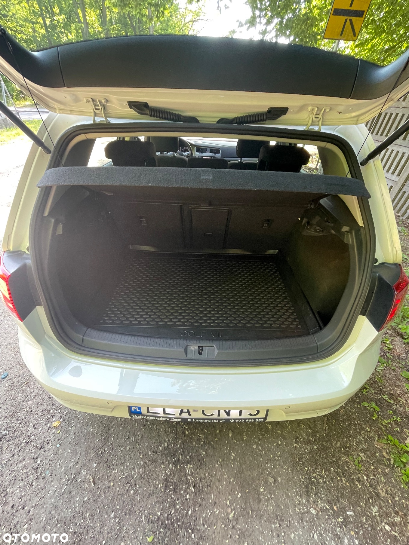 Volkswagen Golf 1.6 TDI BlueMotion Technology Comfortline - 20