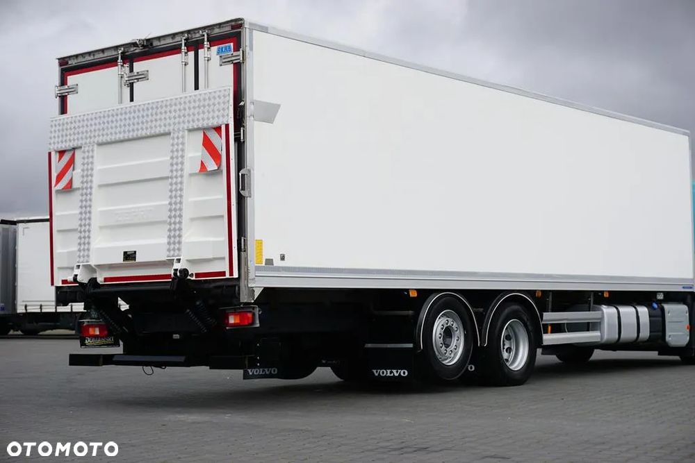 Volvo FM / 330 / E 6 / CHŁODNIA + WINDA / 23 PALETY / OŚ SKRĘTNA / DŁ 9,4 M - 38