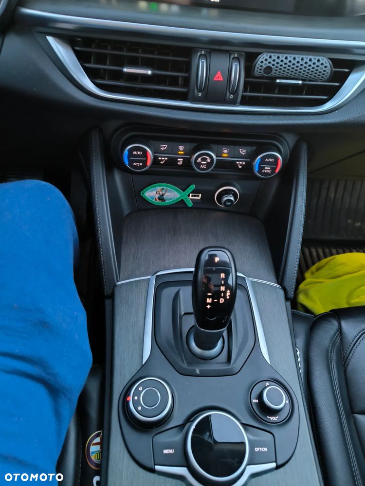 Alfa Romeo Stelvio 2.0 Turbo 16V AT8-Q4 Ti - 9