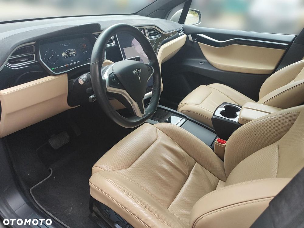 Tesla Model X 90 D - 15