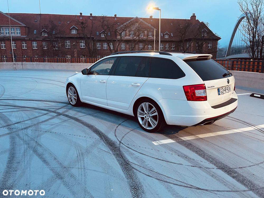 Skoda Octavia 2.0 TDI DSG RS - 3