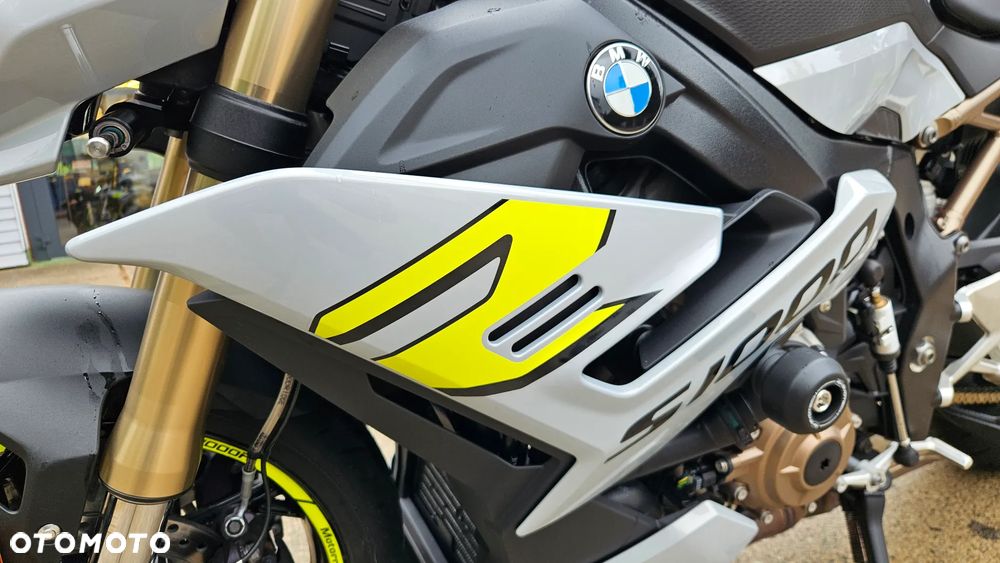 BMW S - 22