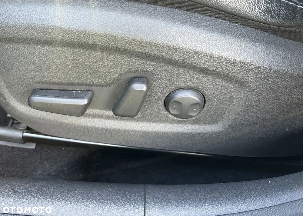 Hyundai i30 1.6 D Premiere Luxury DCT - 15