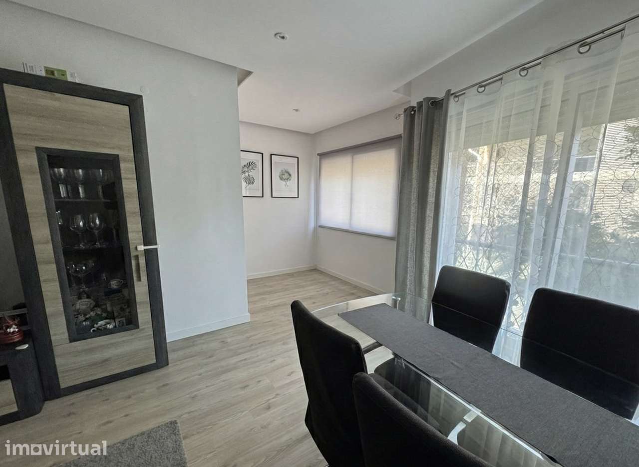 T3 com duas casas de banho | vende o próprio - Grande imagem: 2/10
